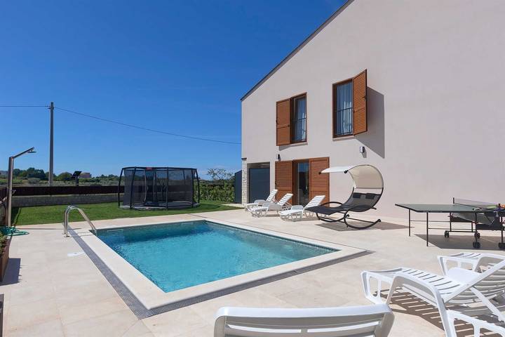 Ganzes Studio, Brandneues, modernes Studio-Apartment für 2+1 Gäste mit Gemeinschaftspool in Novigrad, Mareda