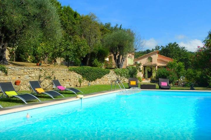 Location de vacances pour 10 personnes, avec jardin ainsi que terrasse et piscine, adapté aux familles à Mougins - 2