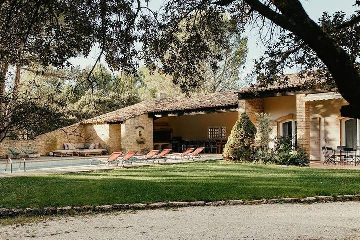 Location de vacances pour 11 personnes, avec jardin ainsi que piscine et vue à Cornillon-Confoux - 4