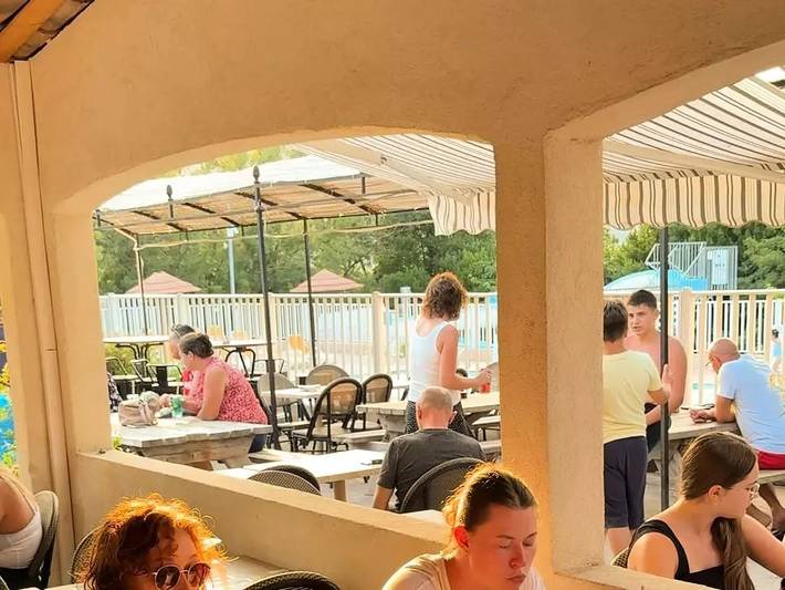 Camping für 4 Personen, mit Terrasse in Cannes - 3