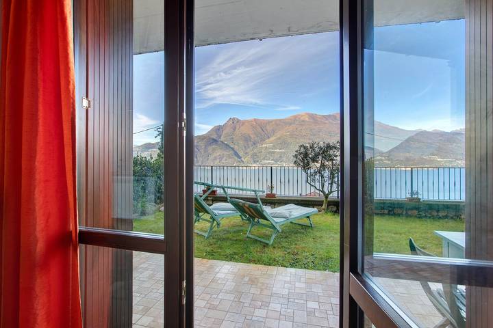 Apartamento inteiro, Apartamento 'Vista Sul Lago Di Como' com vista para o lago, terraço privado e acesso Wi-Fi in Bellano, Alpes de Bergamo Ocidental