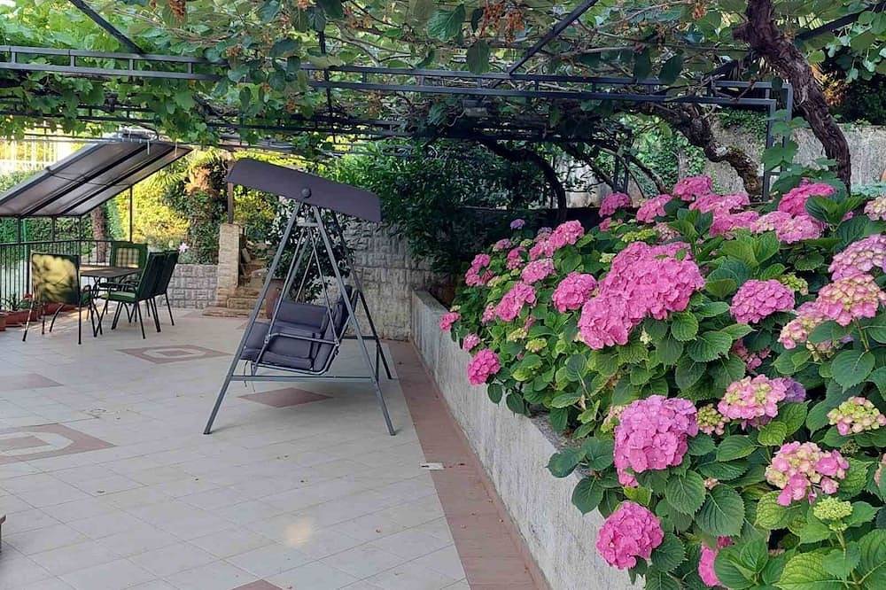 Entire apartment, Moderne Ferienwohnung mit großer Terrasse in Opatija in Opatija Riviera