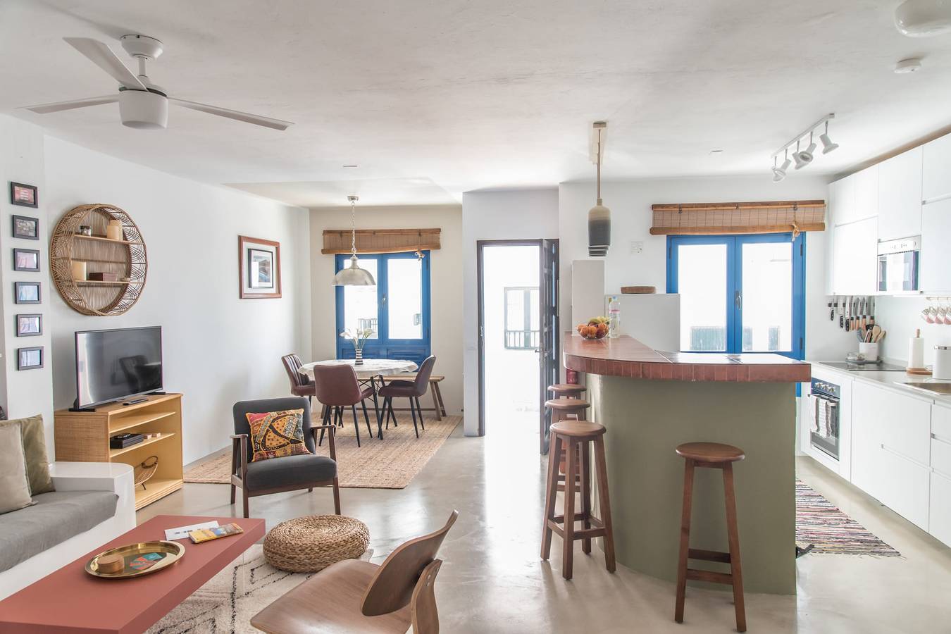 Apartamento entero, Casa Sandy Bay con azotea privada y vistas al mar in Playa Famara, Teguise