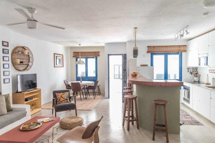 Entire apartment, Sandy Bay Home with roof terrace and sea views in Famara Beach, Teguise