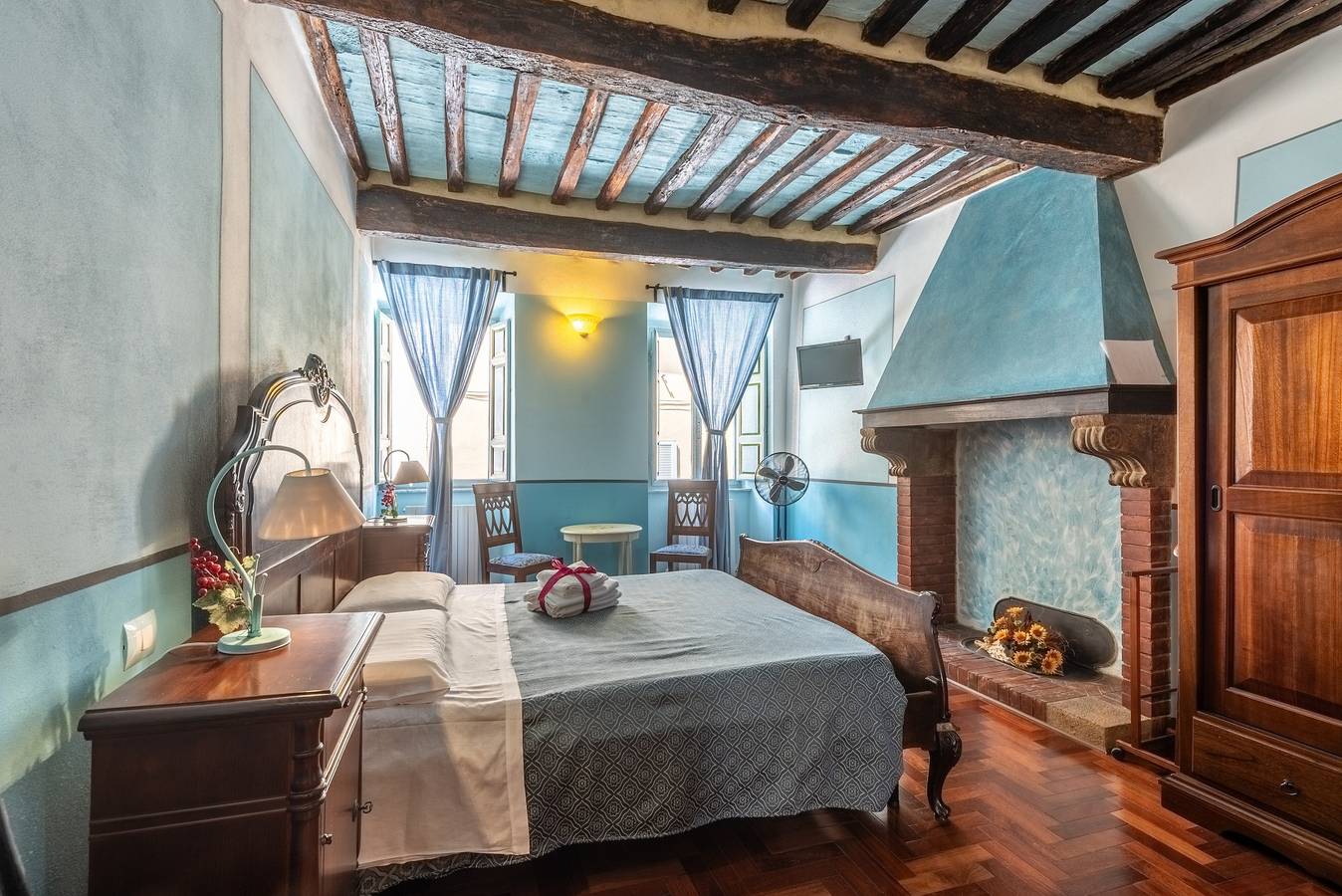Zimmer 'Camera Blu' mit gemeinsamer Terrasse und Wi-Fi in Montalcino, Orciatal