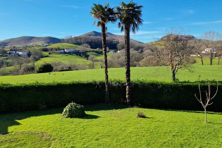 Gîte pour 6 personnes, avec Terrasse et Jardin ainsi que Piscine et Vue à Saint-Esteben - 3