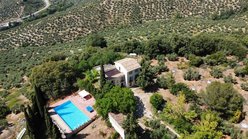 Casa rural para 16 personas, con Balcón y Terraza además de Jardín y Piscina en Valdepeñas de Jaén