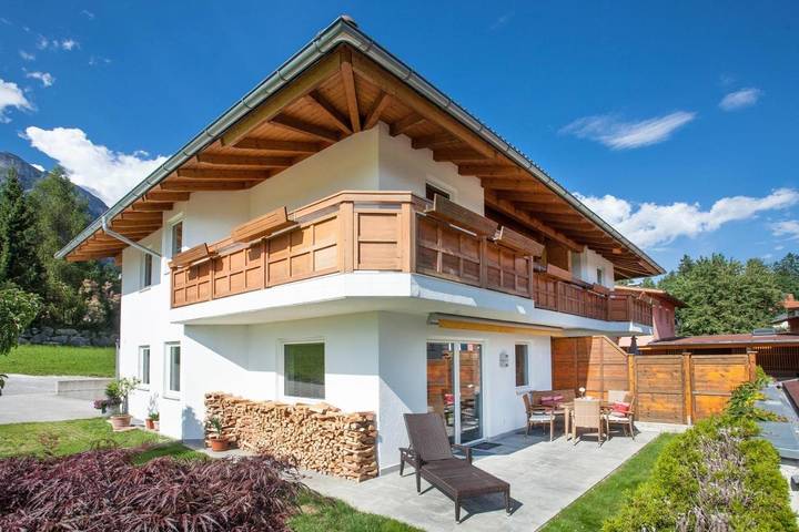 Ferienhaus für 7 Personen, mit Balkon und Terrasse sowie Garten und Sauna in Wiesing