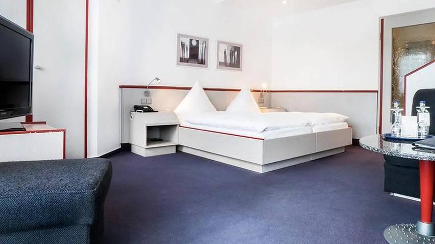 Ferienwohnung für 2 Personen, mit Sauna und Whirlpool sowie Balkon und Pool in Meschede - 3