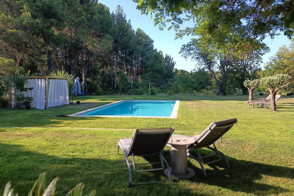 Villa au Calme, Piscine Jeux Extérieurs in Carpentras, Parc naturel régional du Mont-Ventoux