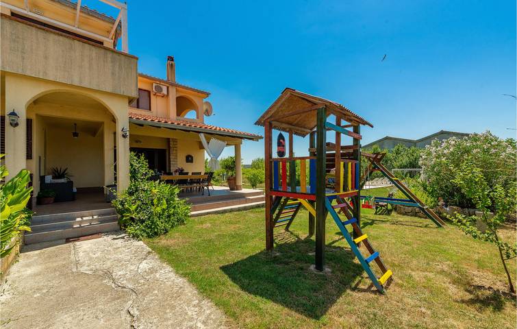 Gemütliche 2-Zimmer-Wohnung mit Pool, WLAN und Parkplatz in Strandnähe in Ljubač (Dalmatien), Zadar