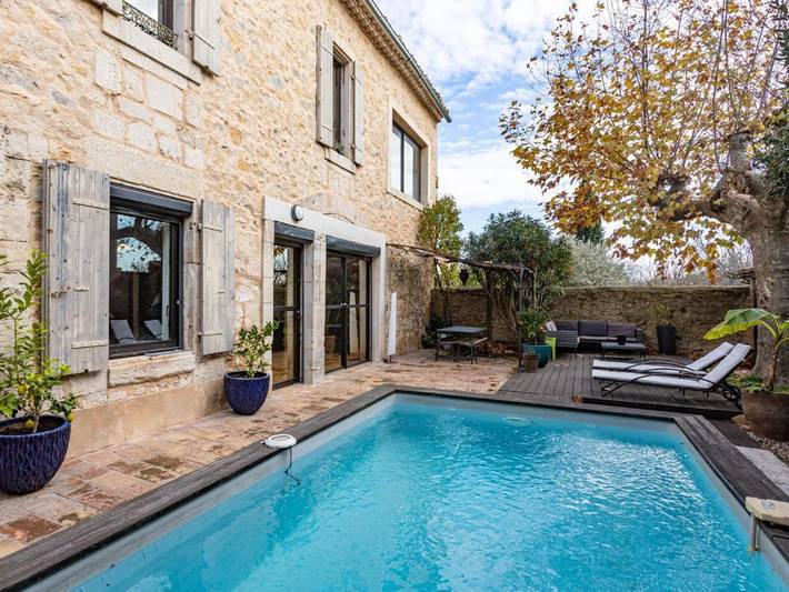 Location de vacances pour 8 personnes, avec Terrasse et Piscine à Jonquières-Saint-Vincent