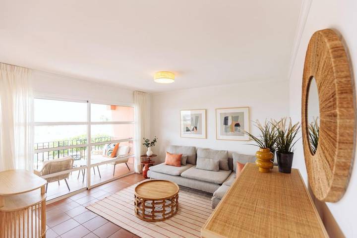 Ferienwohnung für 4 Personen, mit Terrasse und Ausblick sowie Pool - 1