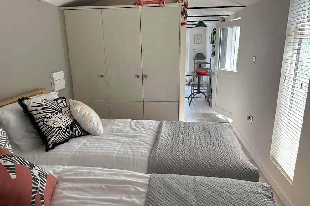 A stunning 3 bedroom property with sea views and direct access to the beach. in Great Yarmouth, The Broads