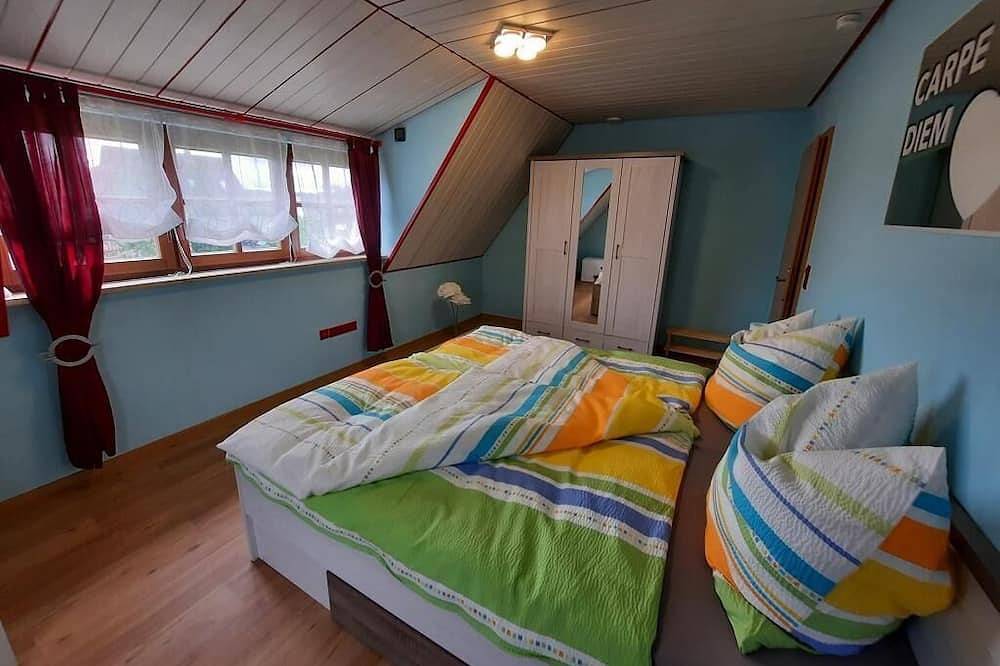 Ganze Wohnung, Geräumige Ferienwohnung (80 qm) für bis zu 4 Personen mit Loggia in Maroldsweisach, Landkreis Haßberge