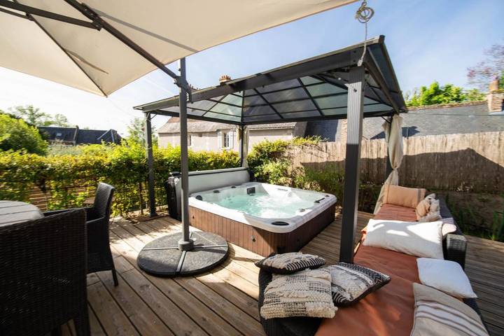 Maison de vacances pour 8 personnes, avec Balcon et Jacuzzi ainsi que Terrasse et Vue à Rochecorbon