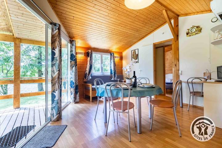 Gîte pour 4 personnes, avec jacuzzi ainsi que terrasse et piscine à Camon - 3