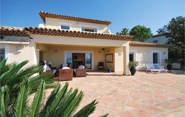 Gîte pour 9 personnes, avec terrasse et jardin dans Golf Bluegreen Sainte-Maxime