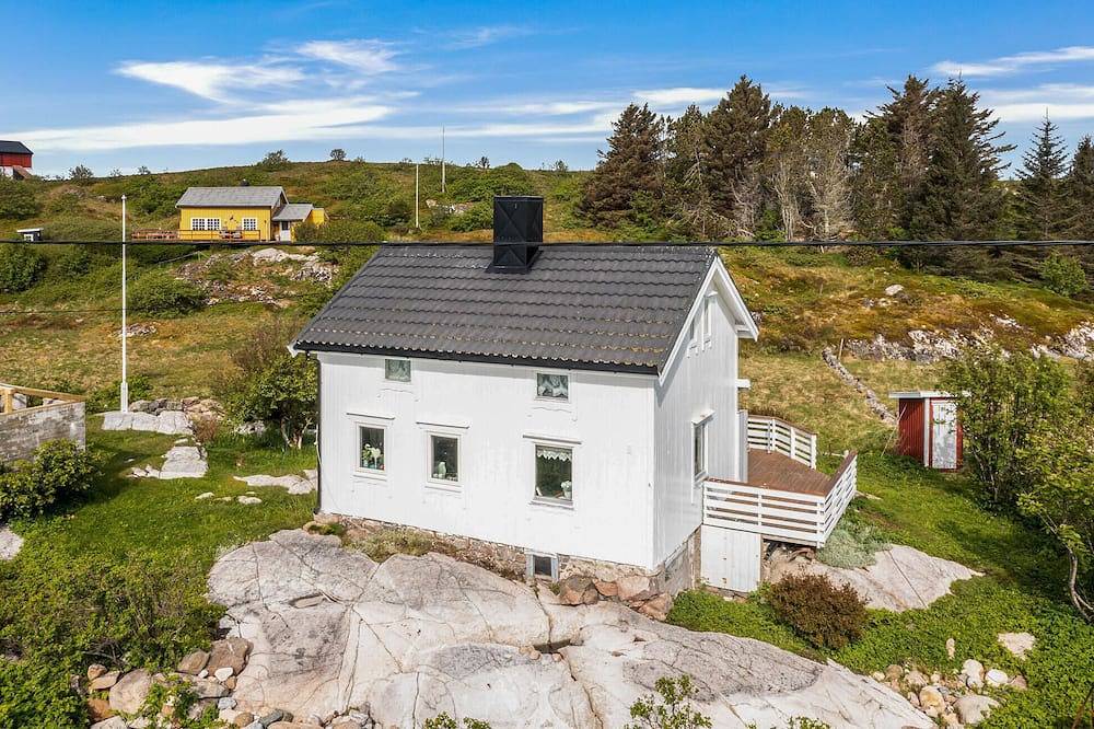 Gemütliches Haus in Norddyrøy mit Küche in Frøya