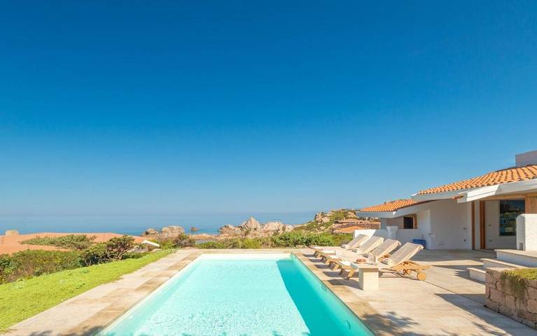 Villa per 8 persone, con panorama e piscina nonché terrazza, con animali domestici - 1