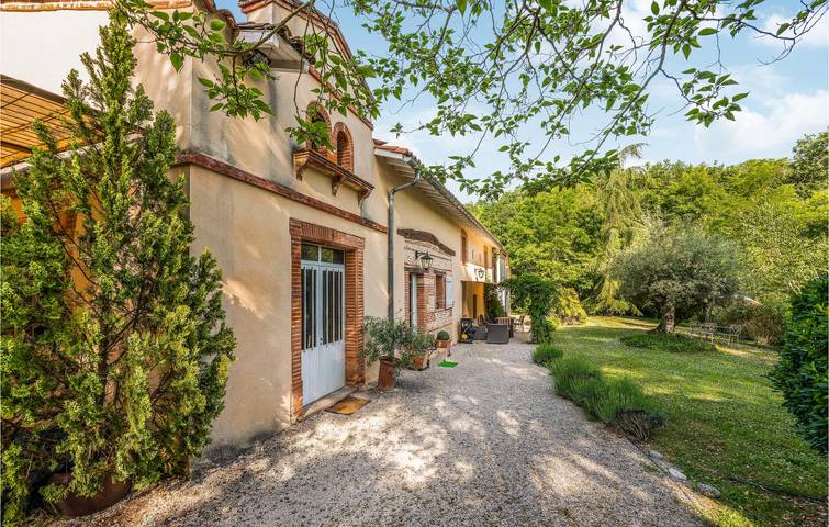 Gîte pour 6 personnes, avec vue ainsi que sauna et piscine, animaux acceptés dans Marquefave