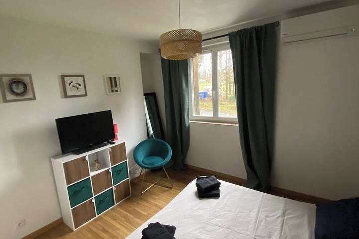 Location de vacances pour 4 personnes, avec terrasse et jardin, animaux acceptés à Saint-Germain-les-Vergnes - 4