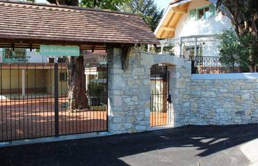 Gîte pour 4 personnes, avec piscine et terrasse en Savoie