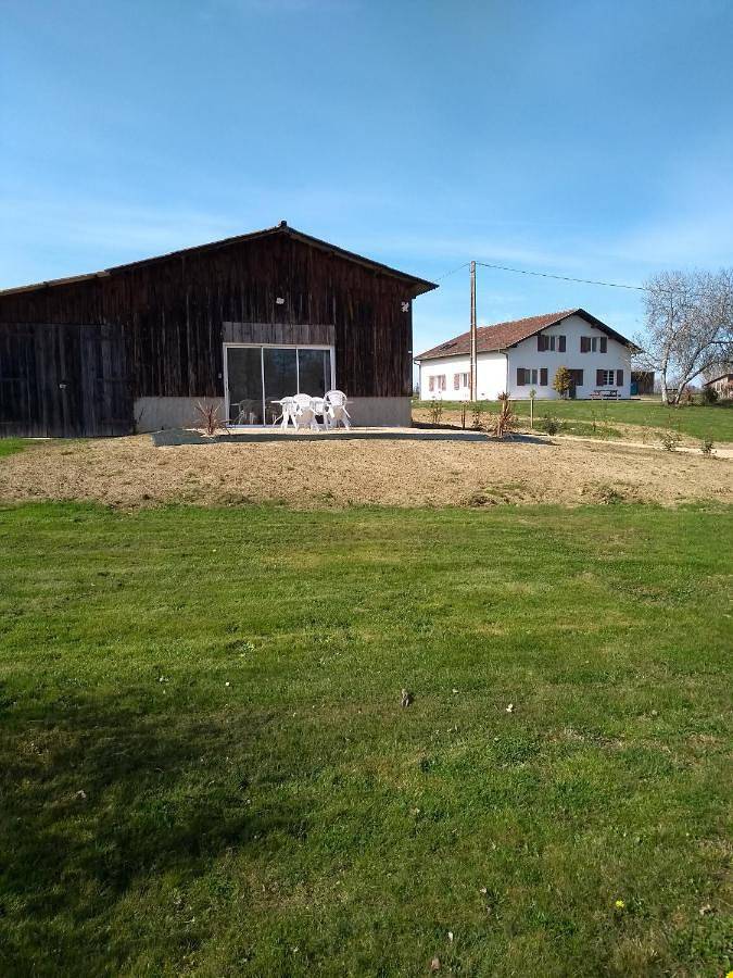 Gîte pour 4 personnes, avec jardin ainsi que terrasse et piscine à Souprosse