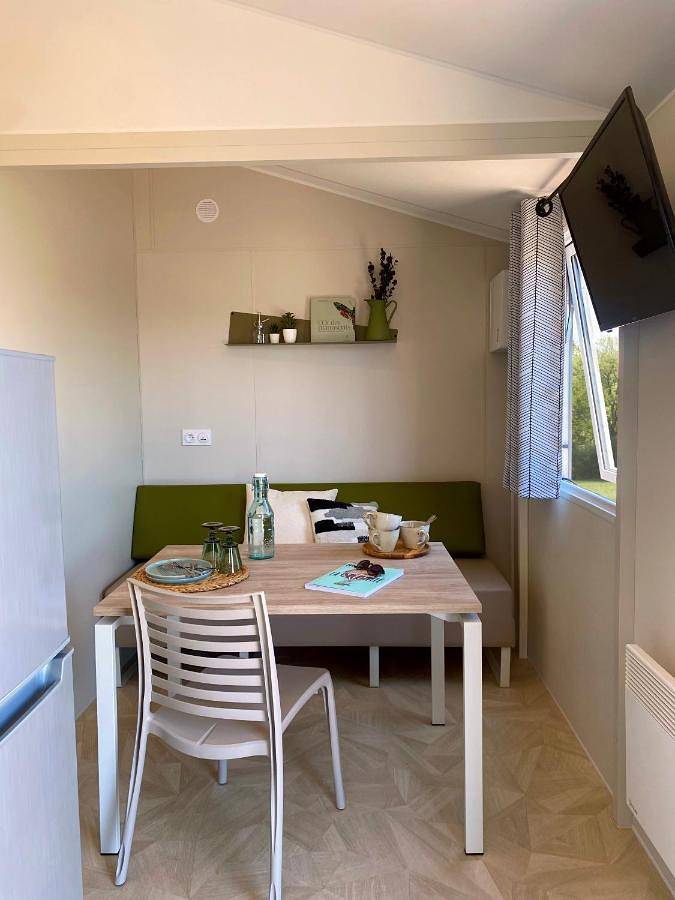 Camping pour 5 personnes, avec terrasse dans Bauges - 3