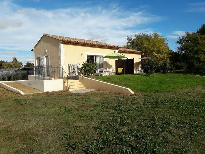 Location de vacances pour 4 personnes, avec vue ainsi que piscine et jardin à Beauvoisin - 3
