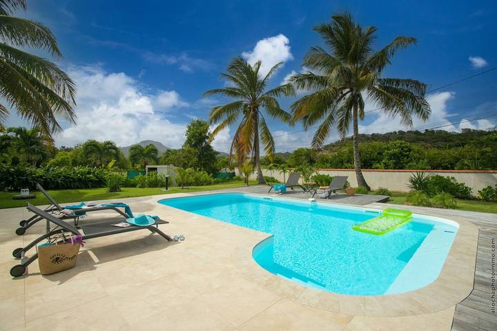 Location de vacances pour 8 personnes, avec jardin ainsi que terrasse et piscine à Le Vauclin - 2