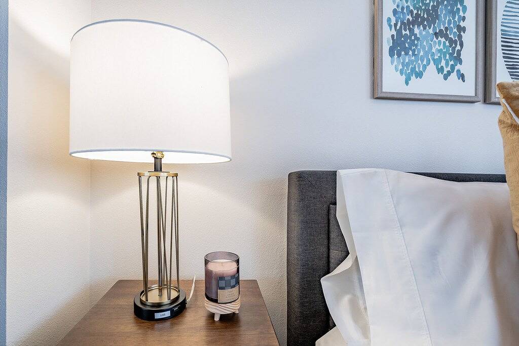 Ganze Wohnung, 2 Bedroom Modern Contemporary Condominium erwartet Sie! Zentral gelegen in Westminster, Orange County