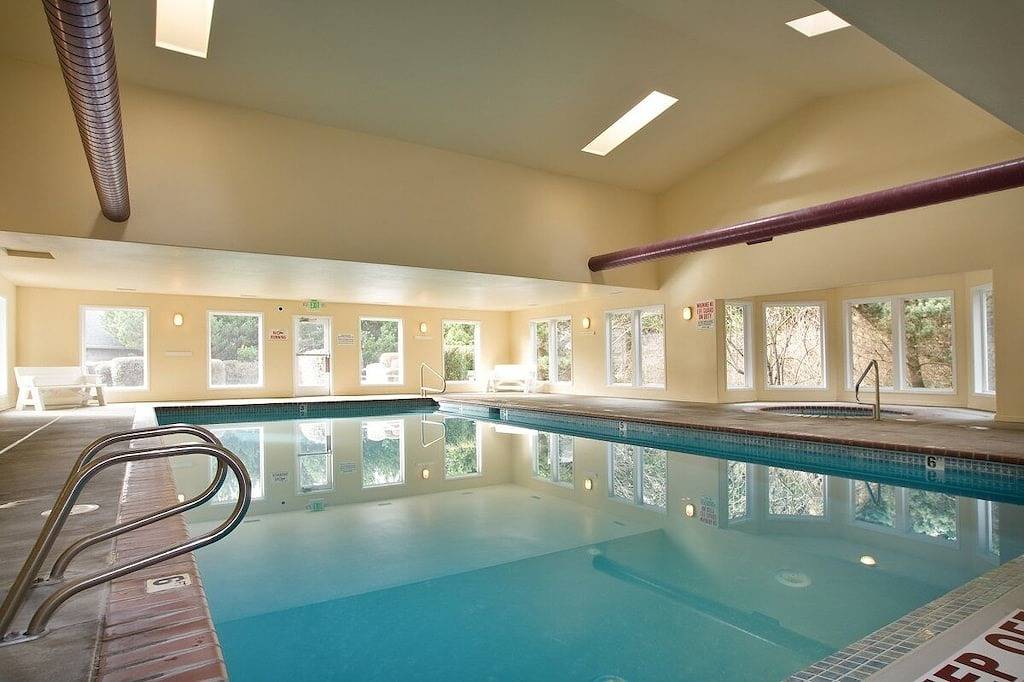 Ganze Wohnung, Promo! Top Floor, Corner Oceanfront Condo - Indoor Pool/Hot Tub/Wifi and Hdtv! in Depoe Bay, Lincoln County (OR)
