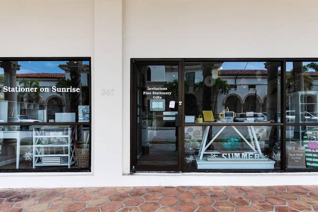 Ganze Wohnung, Captain`s Suite: Poolside Oasis with Beach Access in Palm Beach, Palm Beach County