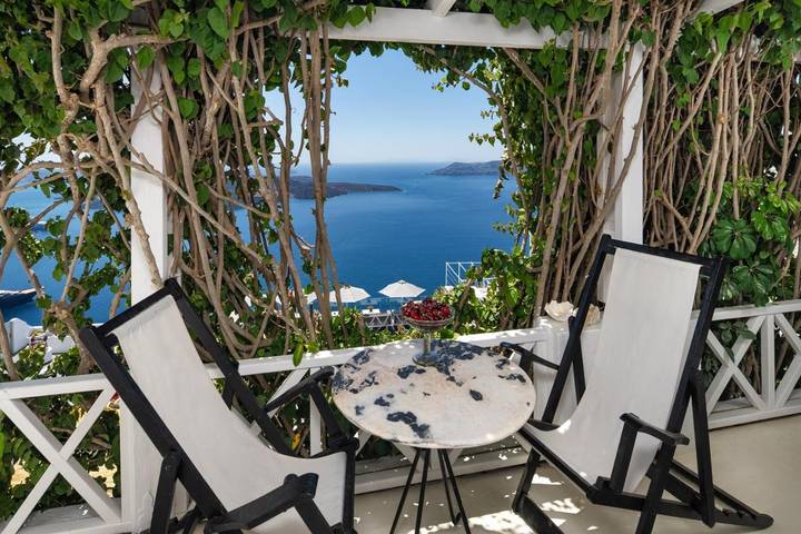 Ferienwohnung für 2 Personen, mit Ausblick und Balkon in Thera