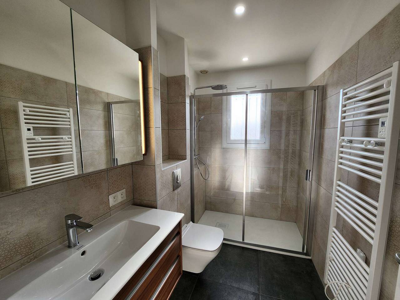 Villa climatisée 4 pièces avec terrasse, Wifi, garage, proche de la plage, animaux acceptés in Narbonne Plage, Narbonne