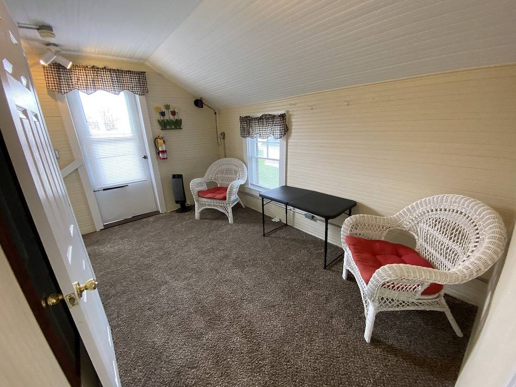 Great Strip Location|Walk to Lake|Wine Country|A/C| Grill & Firepit|Family. in Geneva-on-the-Lake, Ashtabula County