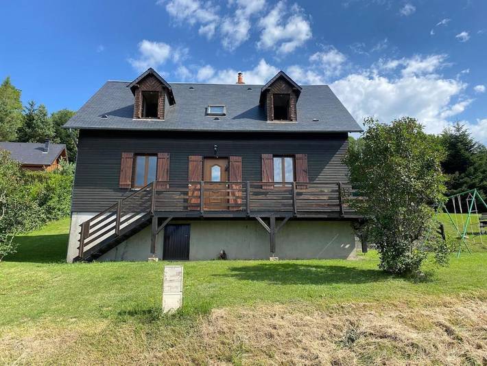 Chalet pour 16 personnes, avec Balcon et Terrasse ainsi que Jardin et Vue à Murat-le-Quaire