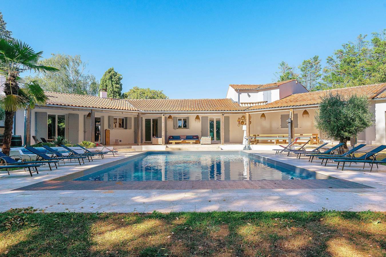 Grande villa avec piscine privée, balcon et Wi-Fi à Saint-Georges des Coteaux in Saint-Georges-des-Coteaux, Région de Saintes