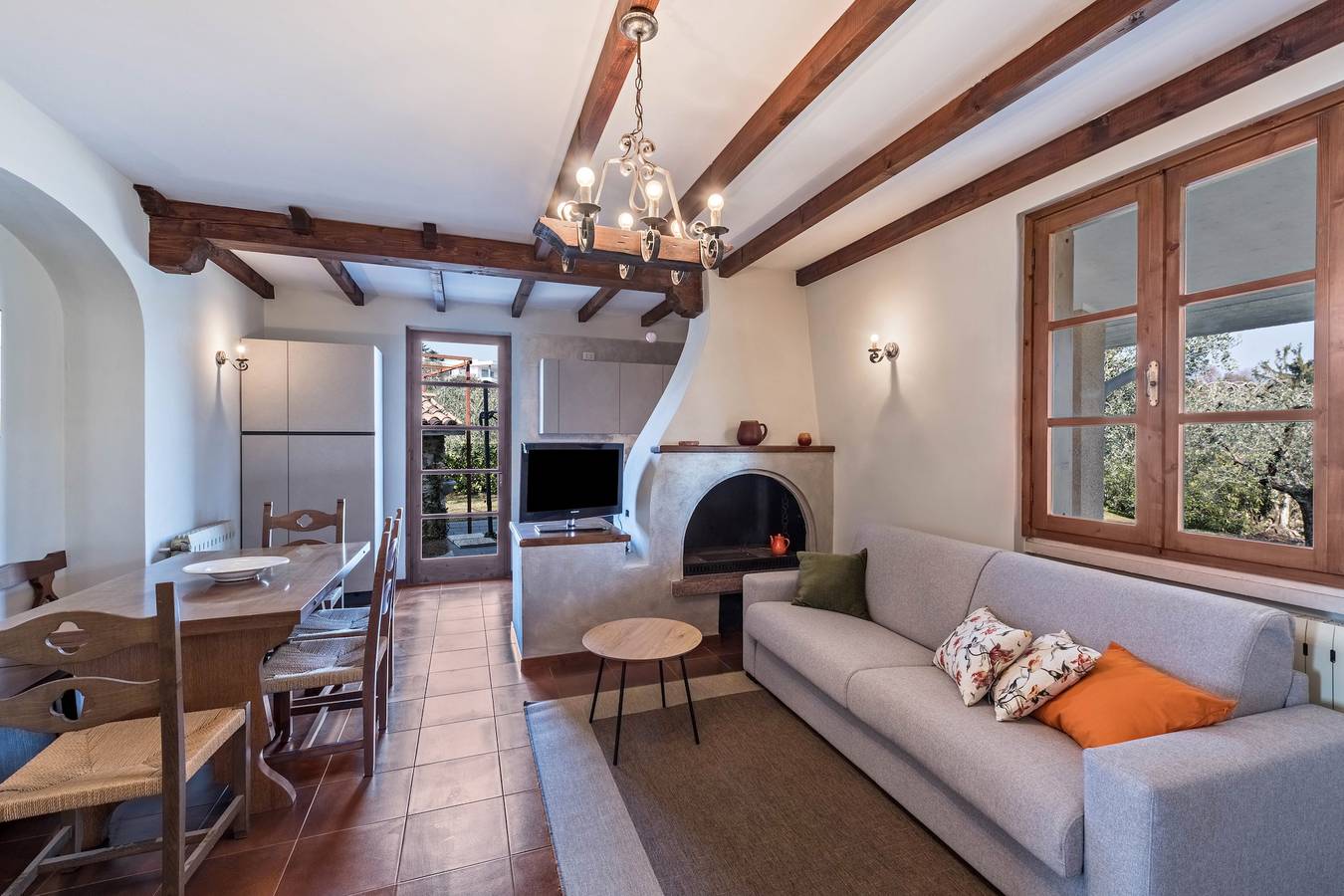 Gemütliche Villa 'Casa degli Ulivi' mit privater Terrasse, Garten und Wlan in San Felice del Benaco, Gardasee-Berge