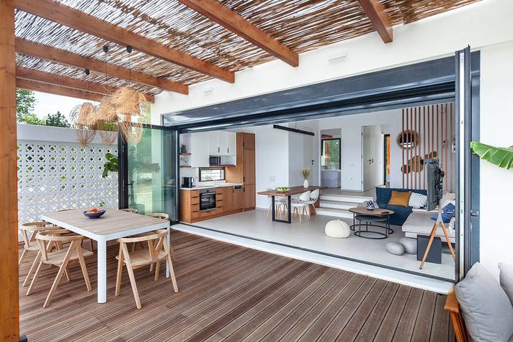 Location de vacances pour 6 personnes, avec terrasse ainsi que jardin et sauna dans Kavos - 4