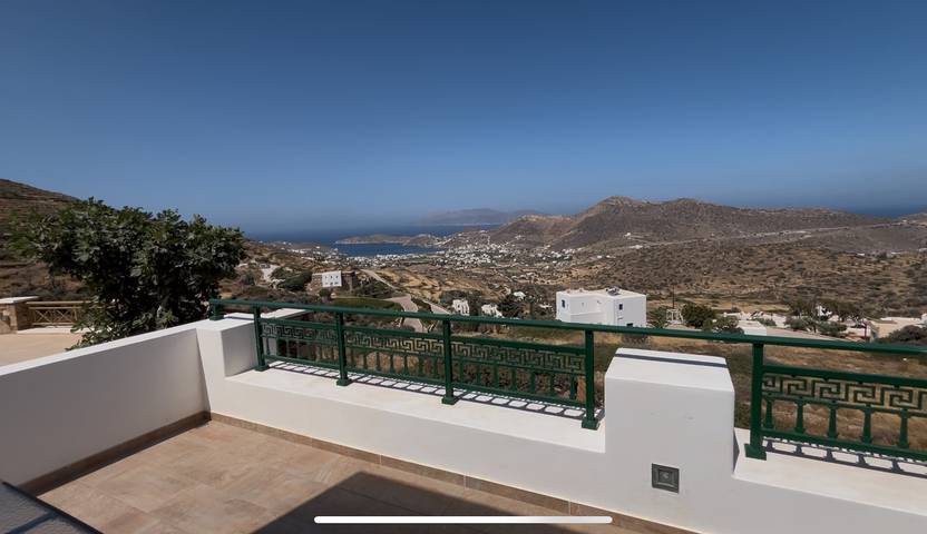 Villa for 4 people, with garden and balcony in Ios
