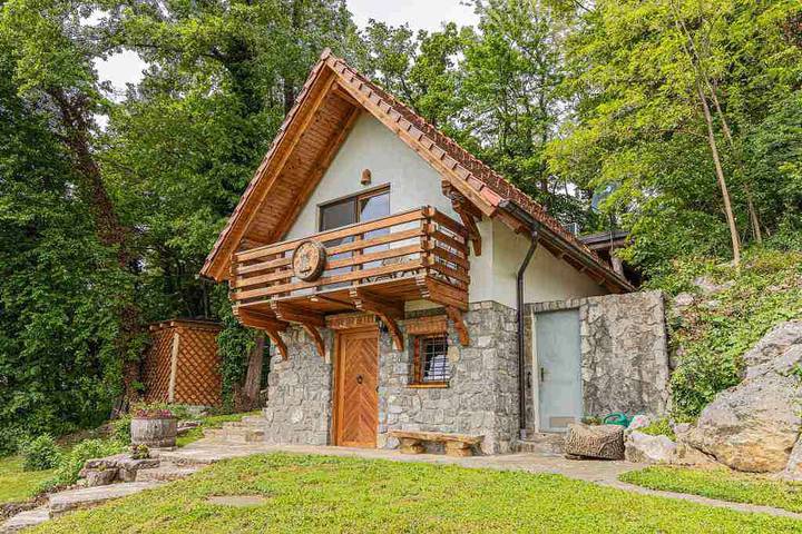 Gîte pour 3 personnes, avec Balcon et Jardin dans Novo mesto