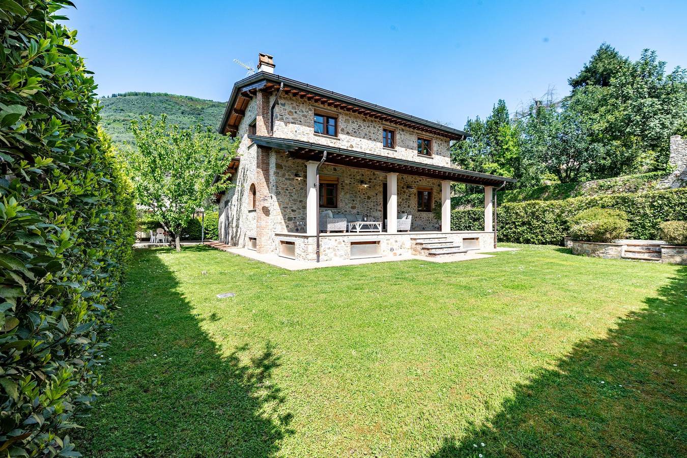 Villa Vittoriano - Surrounded By Nature in Camaiore, Italienische Riviera