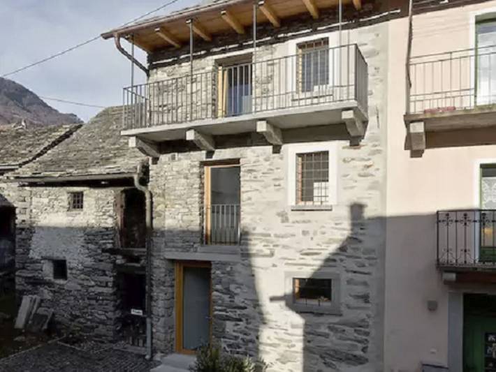 Ferienhaus für 6 Personen, mit Balkon und Ausblick in Maggia