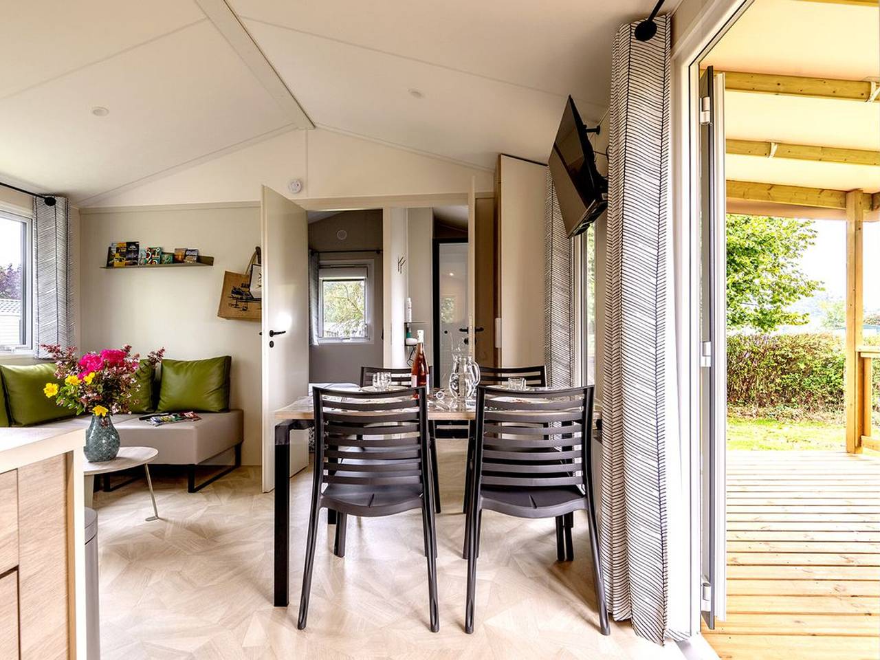 Mobile home with private spa and terrace in Pordic in Pordic, Côte de Goëlo