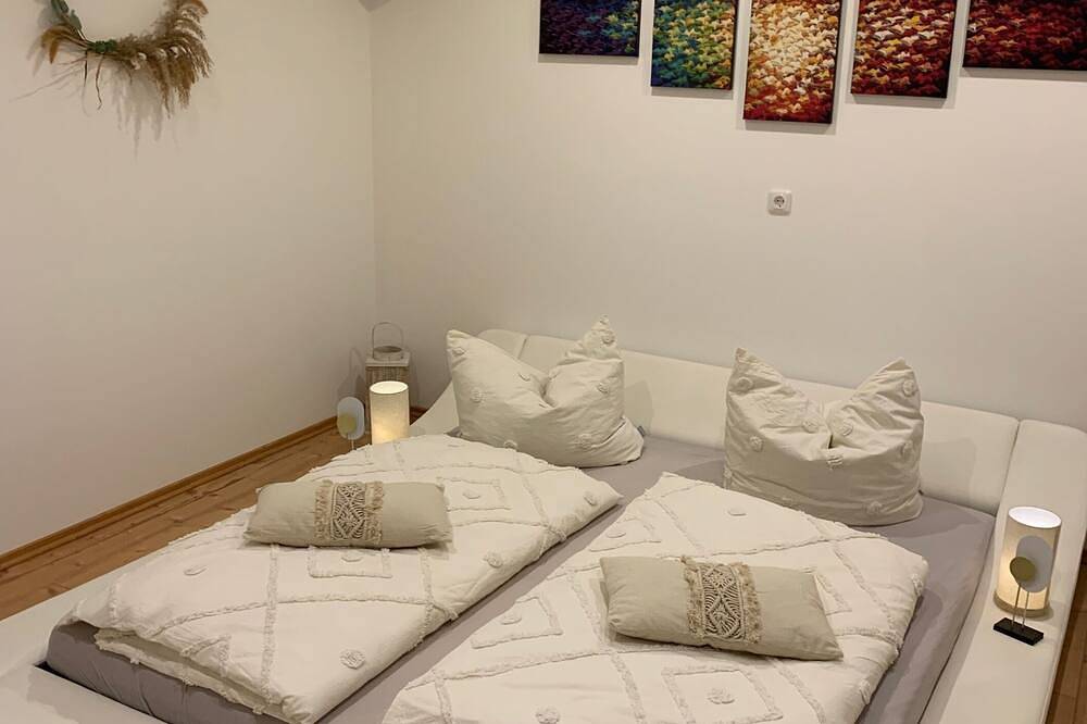 Ganze Wohnung, Modern and barrier-free holiday apartment boho style, bookable massages possible in Lauscha, Rennsteig