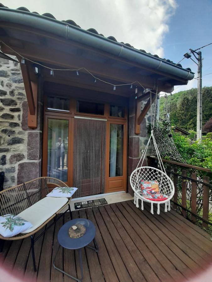 Gîte pour 6 personnes, avec vue et terrasse dans Saint-Julien-des-Chazes