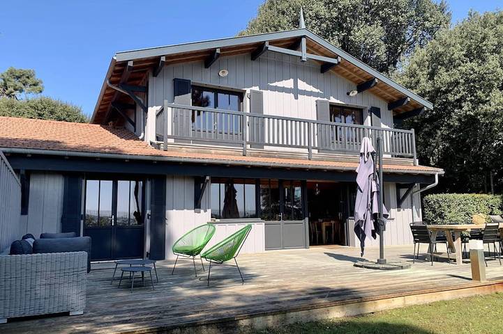 Location de vacances pour 10 personnes, avec jardin et balcon dans Plage de l'Herbe