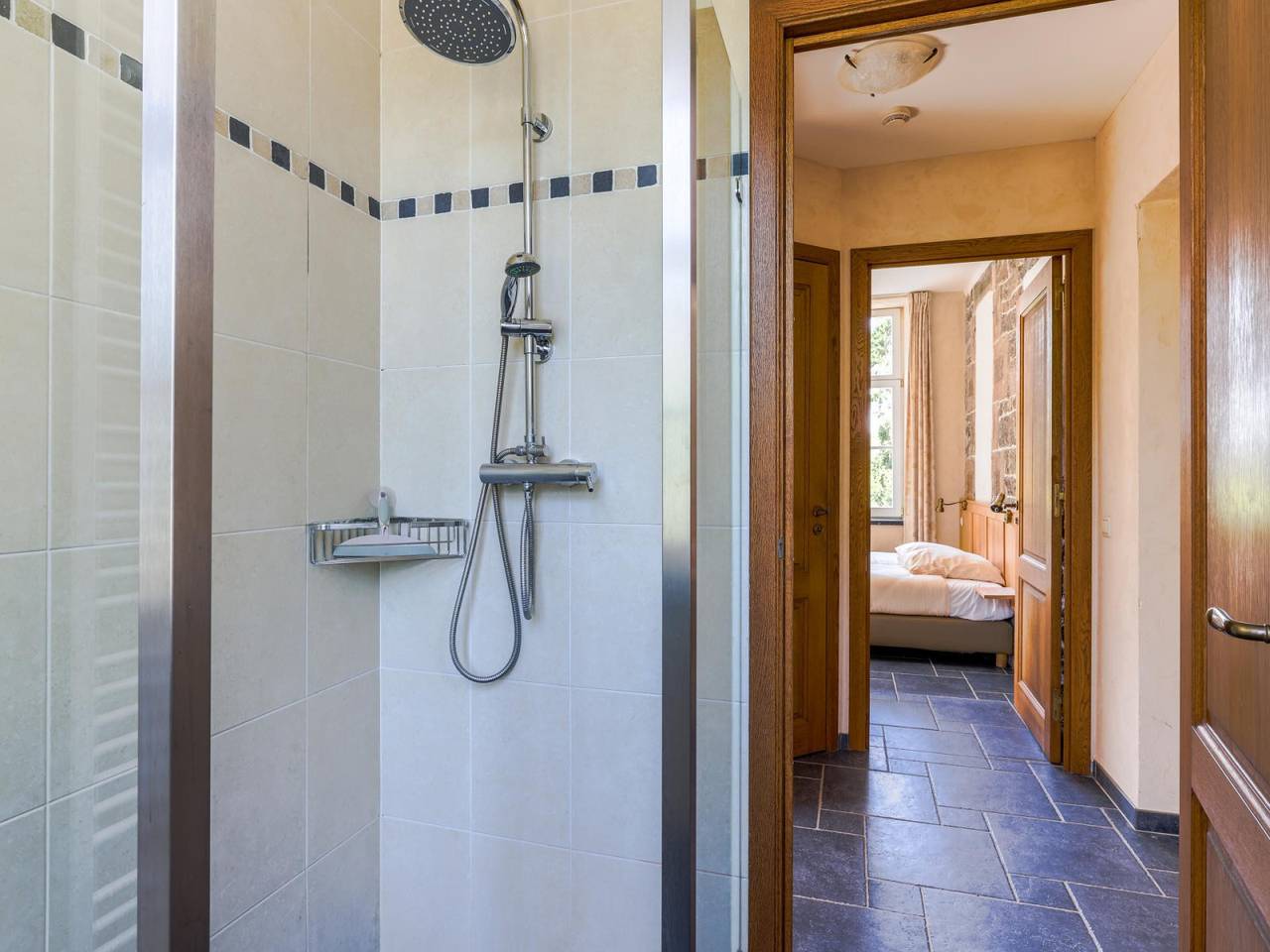 Geheel appartement, Comfortabel 4/6-persoons appartement in het kasteel met authentieke sfeer in de Ardennen in Aywaille, Luik en omgeving